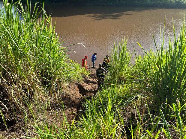 Criança que fugiu da aula para nadar se afoga e morre em Jardim
